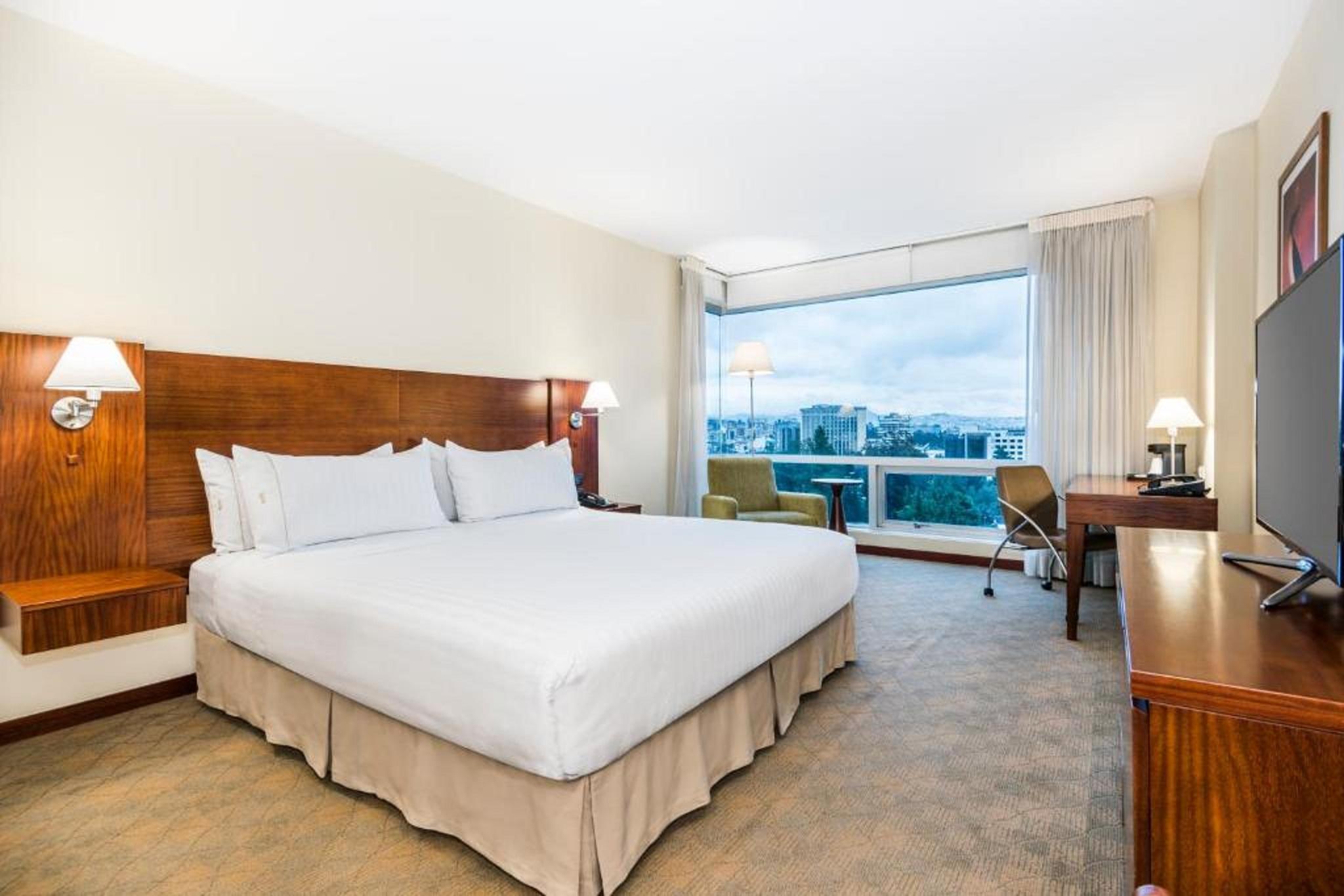 Holiday Inn Express Quito By Ihg Экстерьер фото