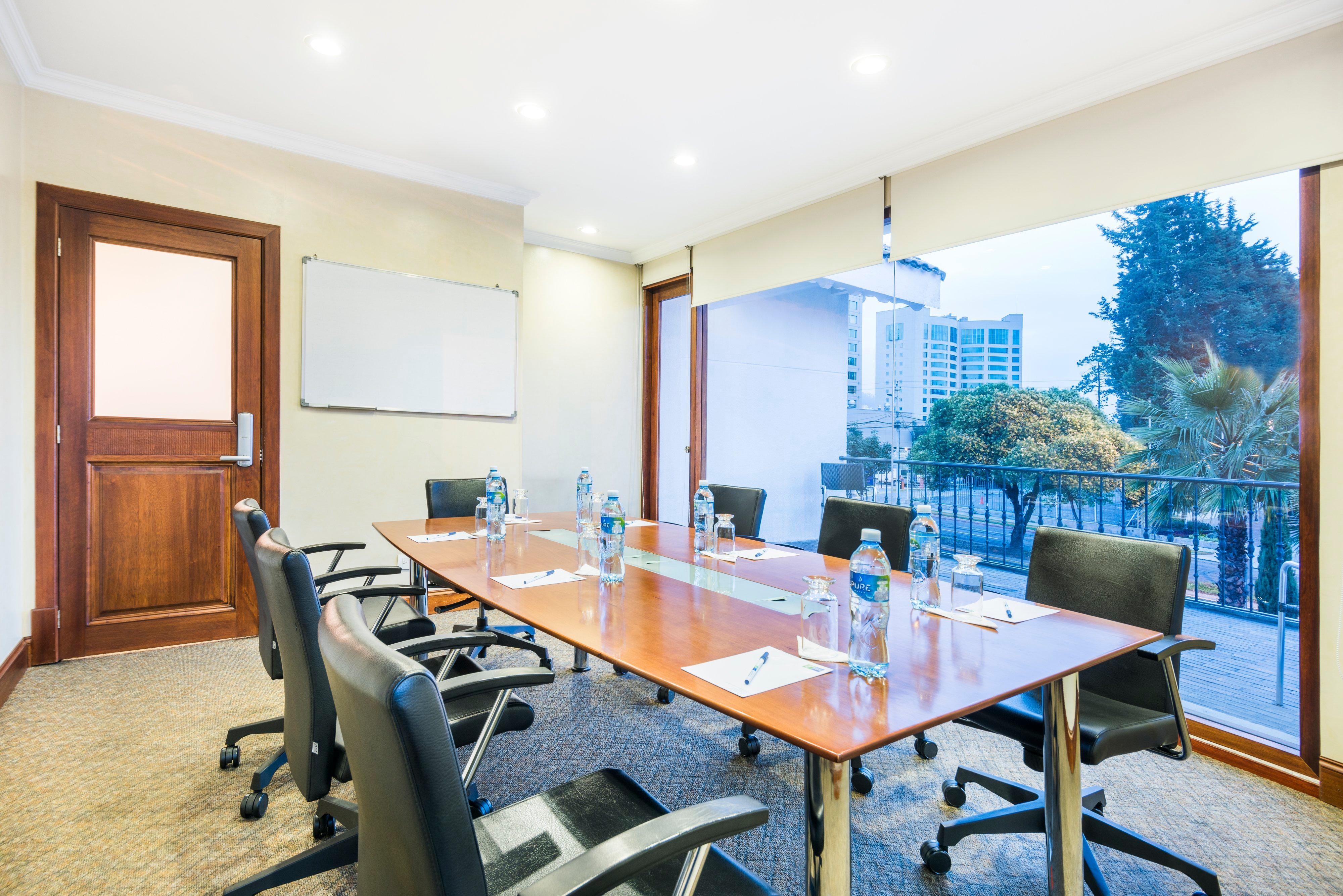 Holiday Inn Express Quito By Ihg Экстерьер фото