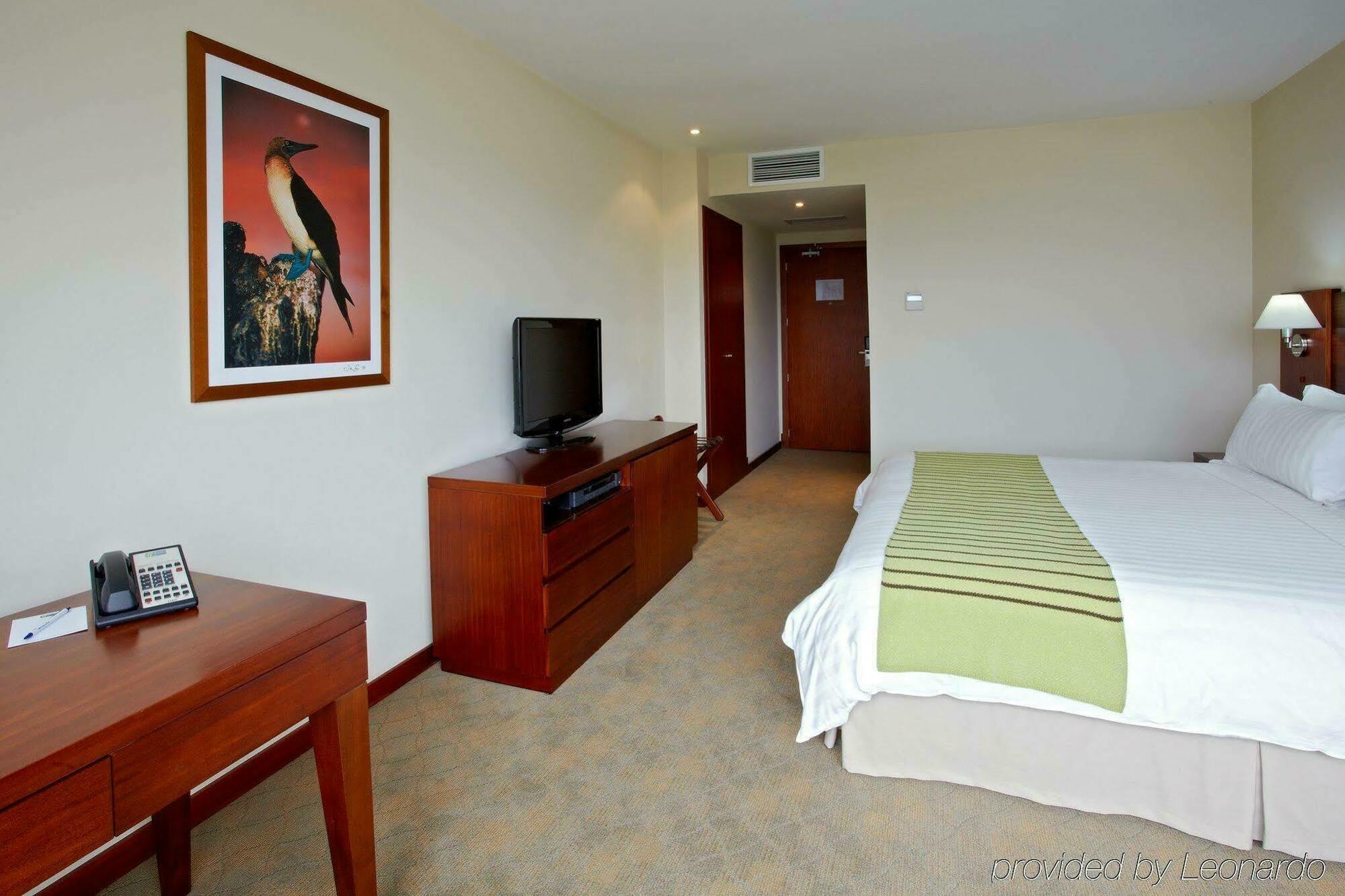 Holiday Inn Express Quito By Ihg Экстерьер фото