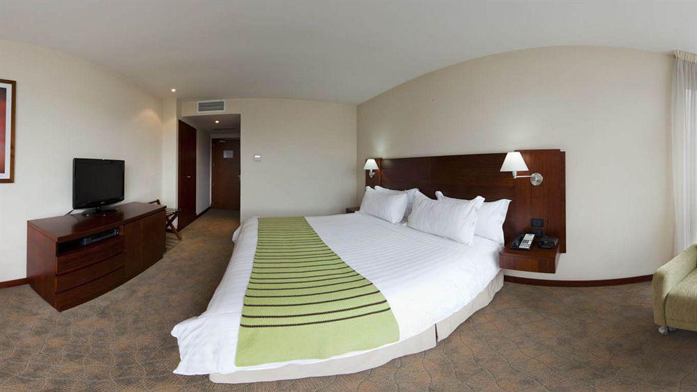 Holiday Inn Express Quito By Ihg Экстерьер фото